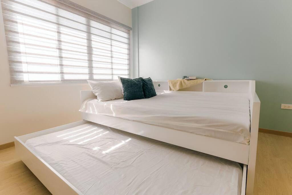 Two Bedroom Residential Home With Own Parking Angeles Εξωτερικό φωτογραφία